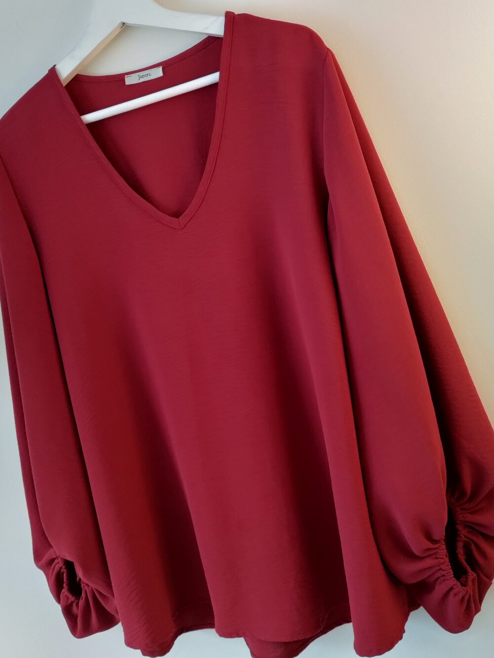 JODIFL Red V-Neck Blouse Size L - Picture 5 of 11